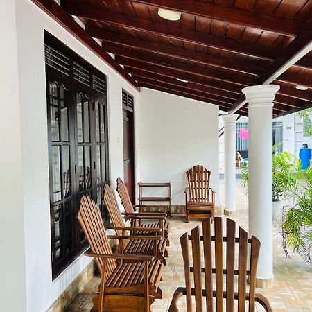 Villa The Bambos Hikkaduwa Esterno foto
