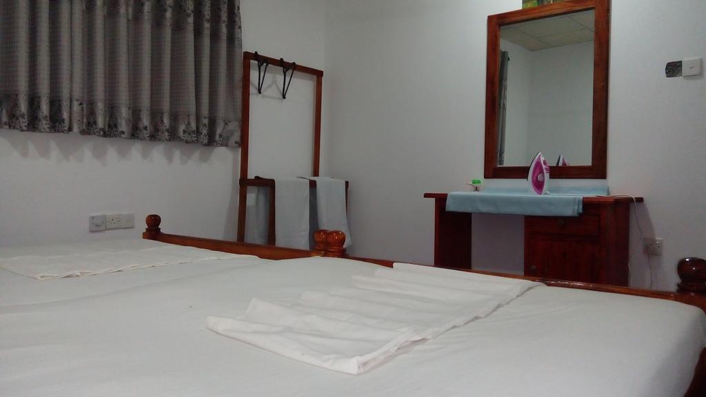 Villa The Bambos Hikkaduwa Esterno foto